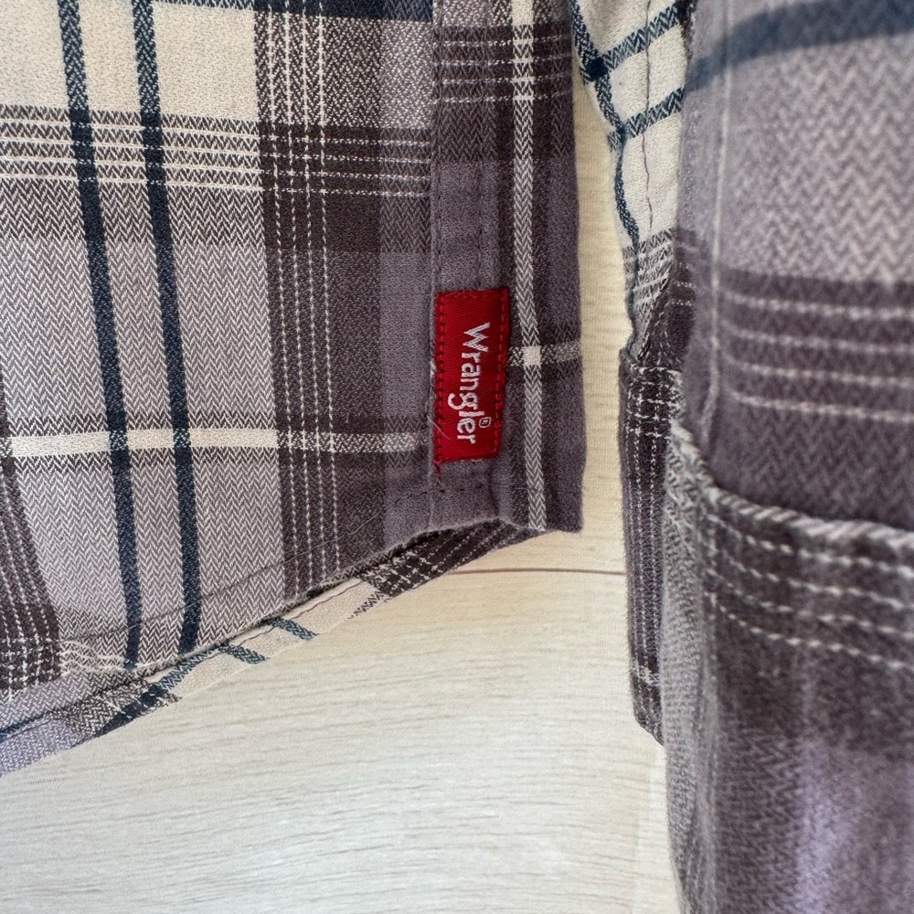 Wrangler grey, blue and beige and Plaid Men's Shirt size large - Picture 3 of 4